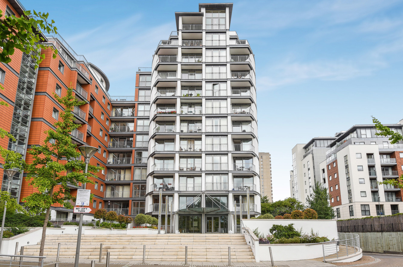 Images for Holland Gardens, Brentford EAID:b14af4f96b772baf94477b55c6aee9ec BID:1