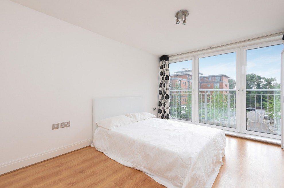 Images for Holland Gardens, Brentford EAID:b14af4f96b772baf94477b55c6aee9ec BID:1