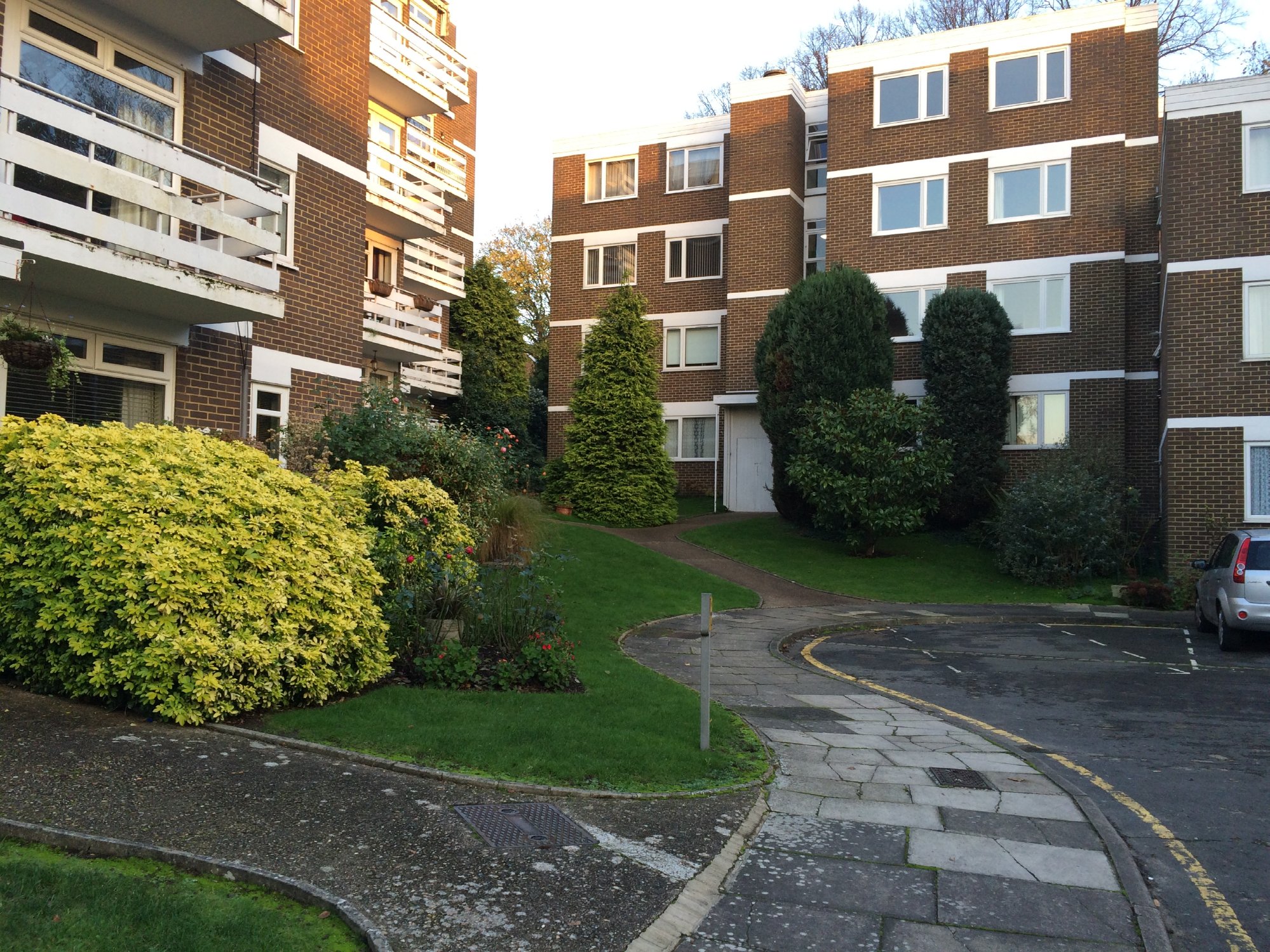 Images for Mountcombe Close, Surbiton EAID:b14af4f96b772baf94477b55c6aee9ec BID:1